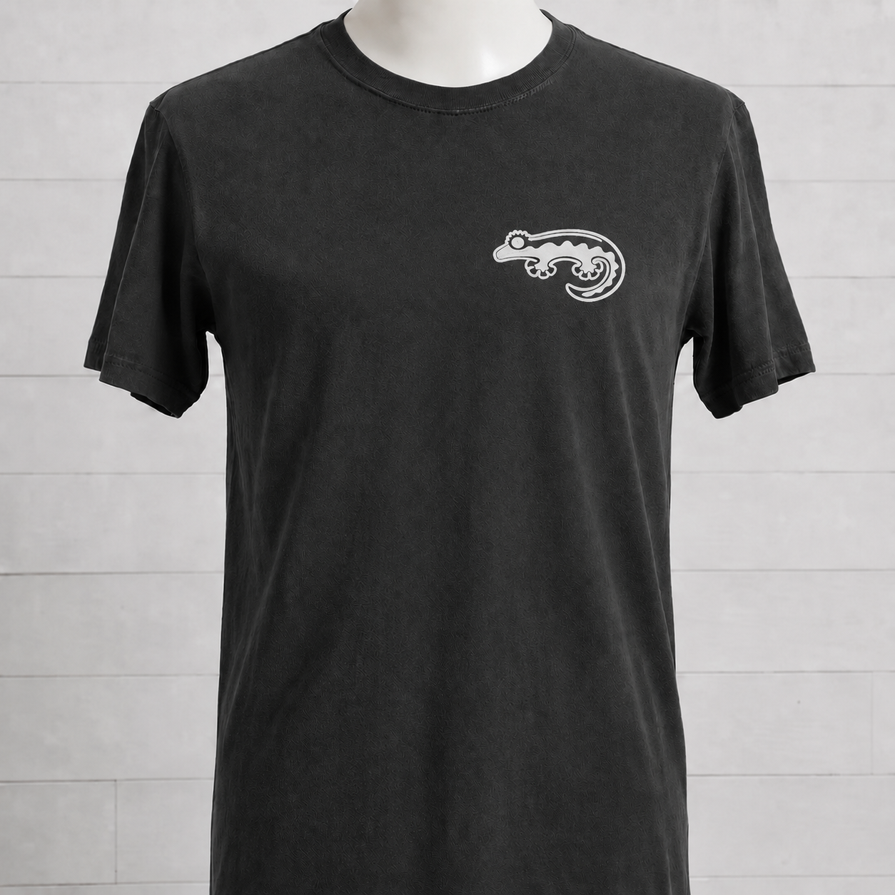 Minimal Gecko Comfort Colors Tee
