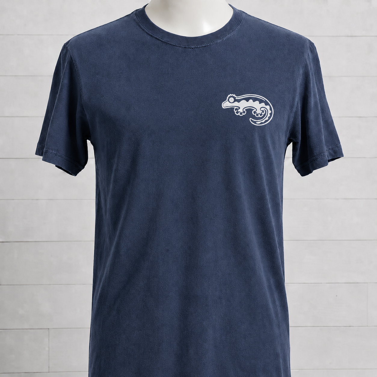Minimal Gecko Comfort Colors Tee